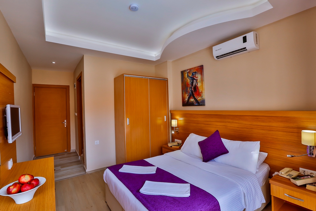 Golden Life Blue & Green Hotel